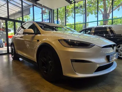 Tesla Model X · 2026 год