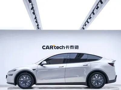 Tesla Model Y L 2026, 7000 км, за 295000 CNY