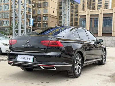 Volkswagen 迈腾 PHEV 2024, 26000 км, за 109800 CNY