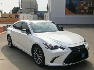 Lexus ES 2024, 50000 км, за 179800 CNY