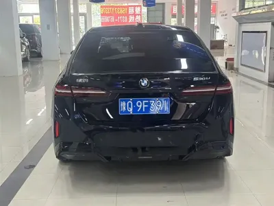 BMW 5 Series 2025, 5000 км, за 328000 CNY