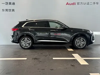 Audi Q5L 2025, 6000 км, за 288800 CNY