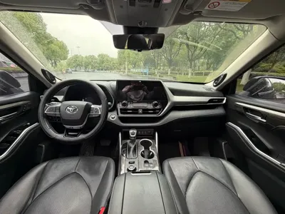 Toyota Highlander 2023, 68000 км, за 179800 CNY - фото 8