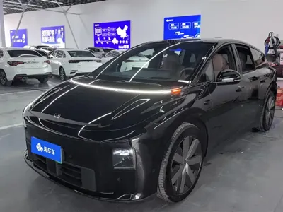Li Auto 理想i6 · 2025 год