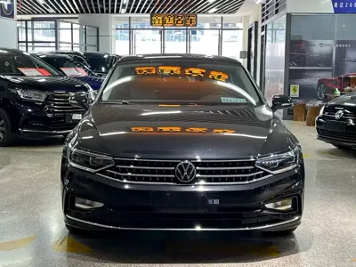 Volkswagen Magotan 2023, 50000 км, за 119800 CNY