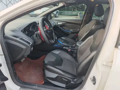 Ford Focus 2016, 120000 км, за 31800 CNY