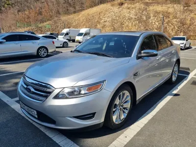 Ford Taurus · 2011 год