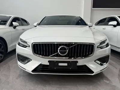 Volvo S60 2023, 32000 км, за 128000 CNY