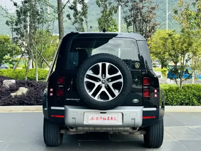 Land Rover Defender 2021, 127000 км, за 448000 CNY