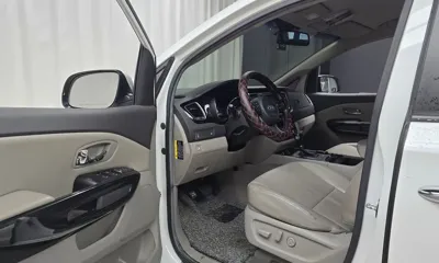 Kia Canival 2016, 161778 км, за 8900000 KRW - фото 10