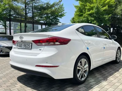 Hyundai Avante 2018, 100000 км, за 9800000 KRW