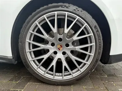 Porsche Panamera 2025, 14000 км, за 958000 CNY - фото 17
