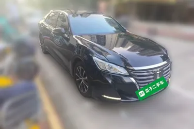 Toyota Crown 2017, 122500 км, за 99148.38 CNY