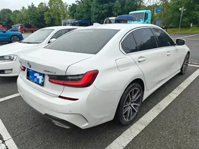 BMW 3 Series 2022, 100000 км, за 121300 CNY