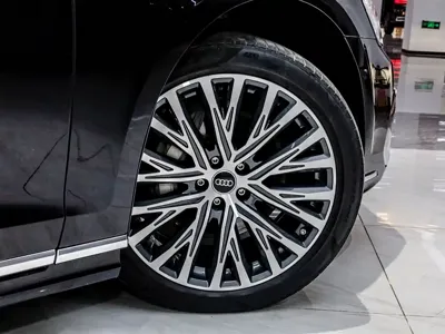 Audi A8 2022, 28000 км, за 488000 CNY - фото 35