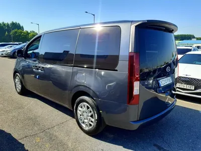 Hyundai Staria 2023, 70000 км, за 15919.25 USD