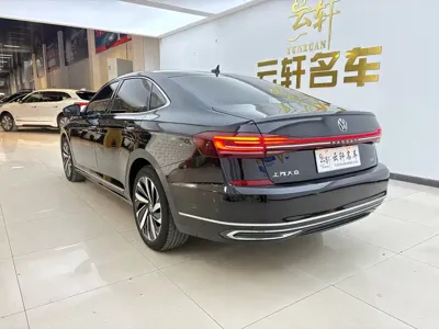 Volkswagen Passat 2022, 31000 км, за 102000 CNY