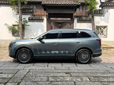 Jetour 捷途X70L 2025, 9400 км, за 109800 CNY