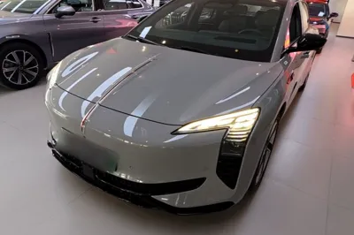 Hongqi EH7 · 2025 год
