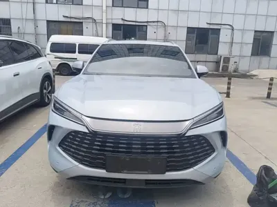 BYD L DM-i 2025, 24700 км, за 104500 CNY