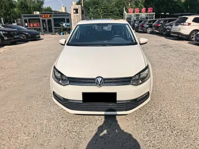 Volkswagen Polo 2016, 106000 км, за 24800 CNY