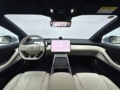 Nio ET5 2025, 9900 км, за 189800 CNY