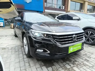Volkswagen Passat 2019, 80700 км, за 78300 CNY