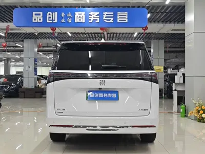 Buick GL8 Hybrid 2025, 6000 км, за 246800 CNY - фото 8