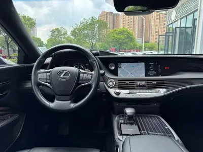 Lexus LS 2019, 70000 км, за 298000 CNY - фото 12