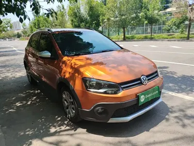 Volkswagen Polo 2015, 107600 км, за 27400 CNY