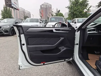 Volkswagen CC 2023, 60000 км, за 147900 CNY - фото 8
