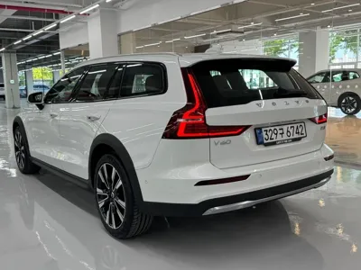 Volvo V60 2025, 1781 км, за 52000000 KRW - фото 2