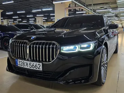 BMW 7-Series · 2020 год