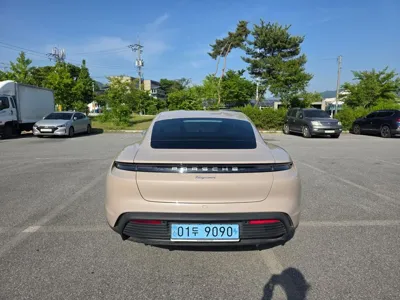 Porsche Taycan 2023, 63000 км, за 93000000 KRW