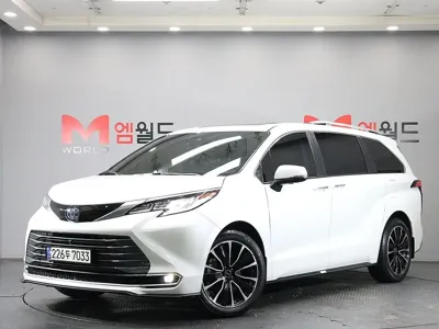 Toyota Sienna · 2023 год