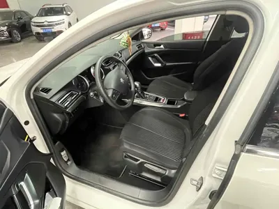 Peugeot 408 2016, 97000 км, за 18800 CNY