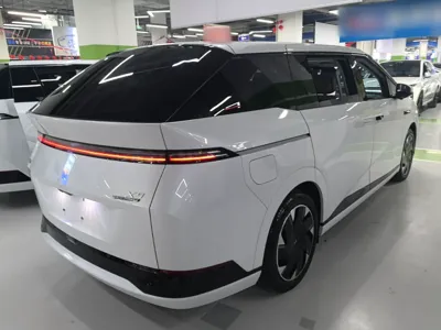 Xpeng X9 2024, 24200 км, за 261816.99 CNY