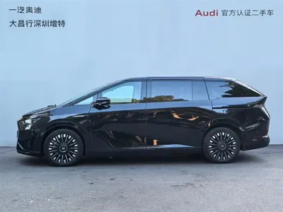 Xpeng X9 2025, 6200 км, за 289600 CNY