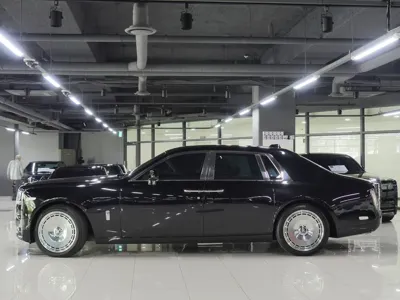 Rolls-Royce Phantom 2021, 4300 км, за 570000000 KRW