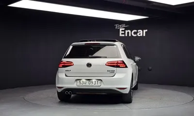 Volkswagen Golf 2015, 135778 км, за 9000000 KRW