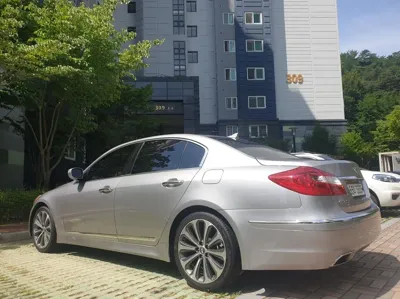 Hyundai Genesis 2014, 239000 км, за 7500000 KRW