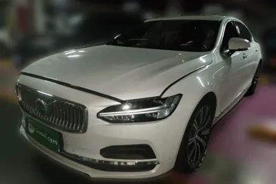 Volvo S90 · 2023 год
