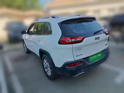 Jeep Cherokee 2016, 71400 км, за 41263.35 CNY - фото 6