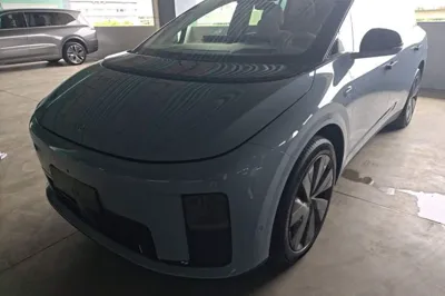 Li Auto Li Auto i8 · 2025 год