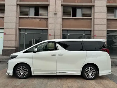 Toyota Alphard 2016, 83000 км, за 328800 CNY