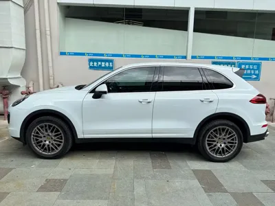 Porsche Cayenne 2016, 70000 км, за 238000 CNY