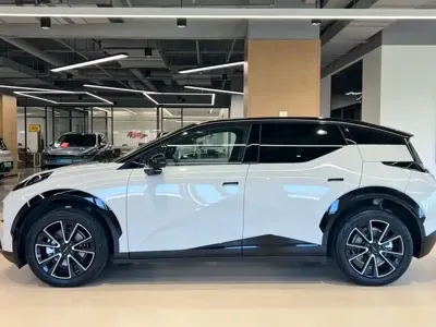 Zeekr X 2025, 4600 км, за 105900 CNY