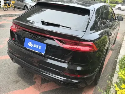 Audi Q8 2021, 97500 км, за 352000 CNY