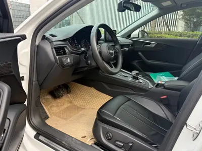 Audi A4L 2018, 90000 км, за 78800 CNY