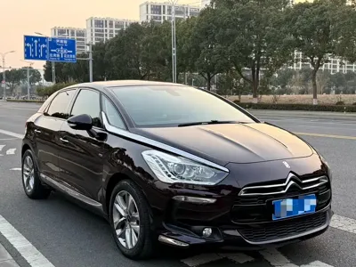DS DS 5 2014, 96000 км, за 18500 CNY